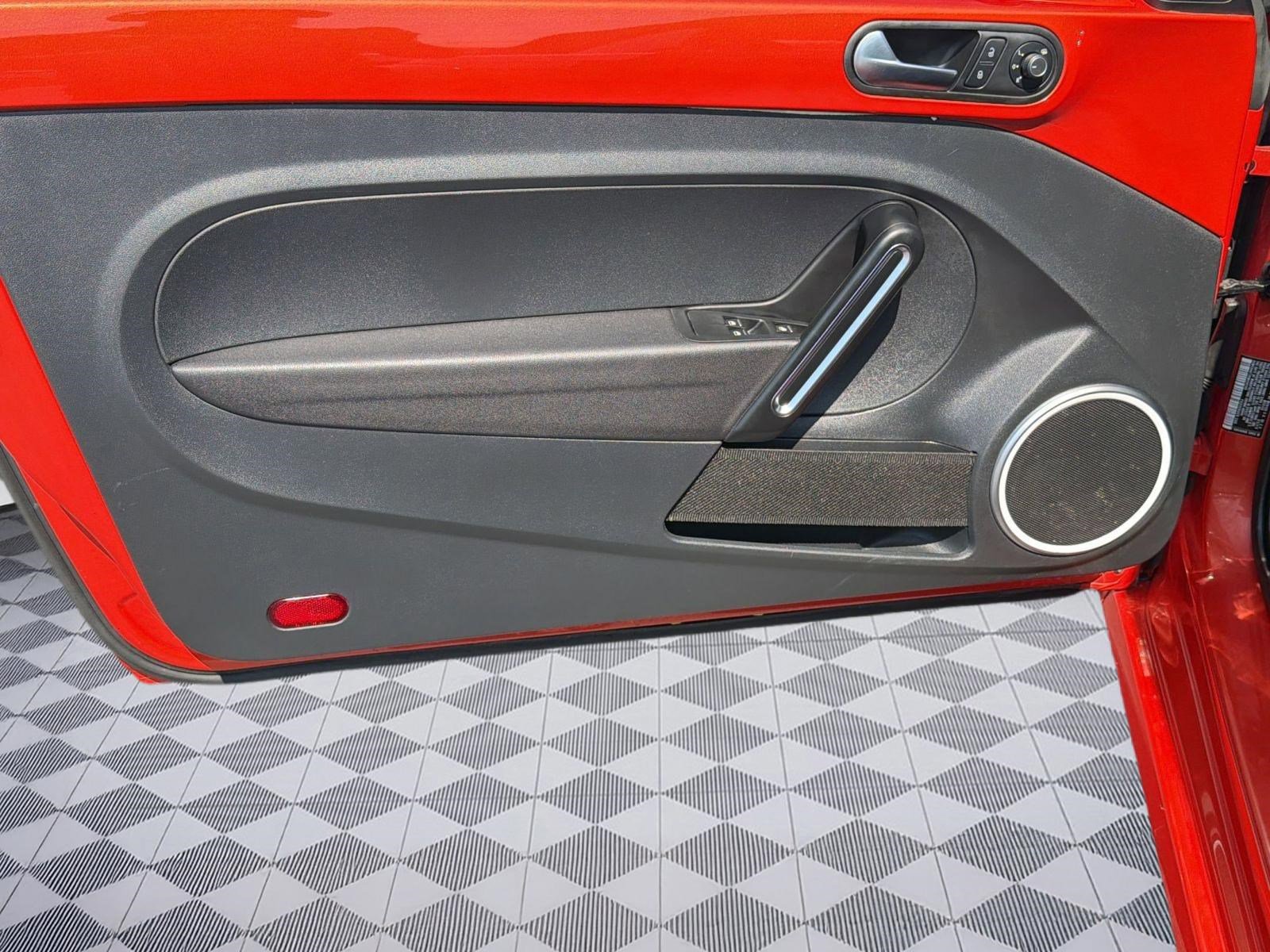 Used 2019 Volkswagen Beetle SE image 19