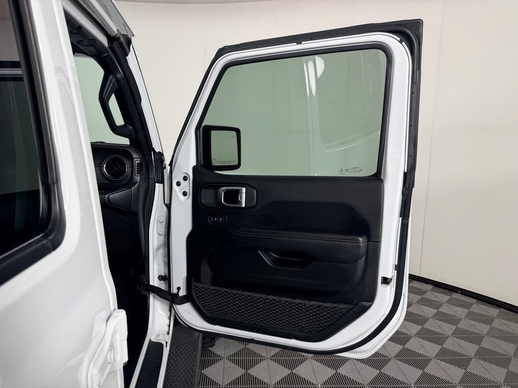 Used 2020 Jeep Wrangler Unlimited Sahara AWD/4WD image 36