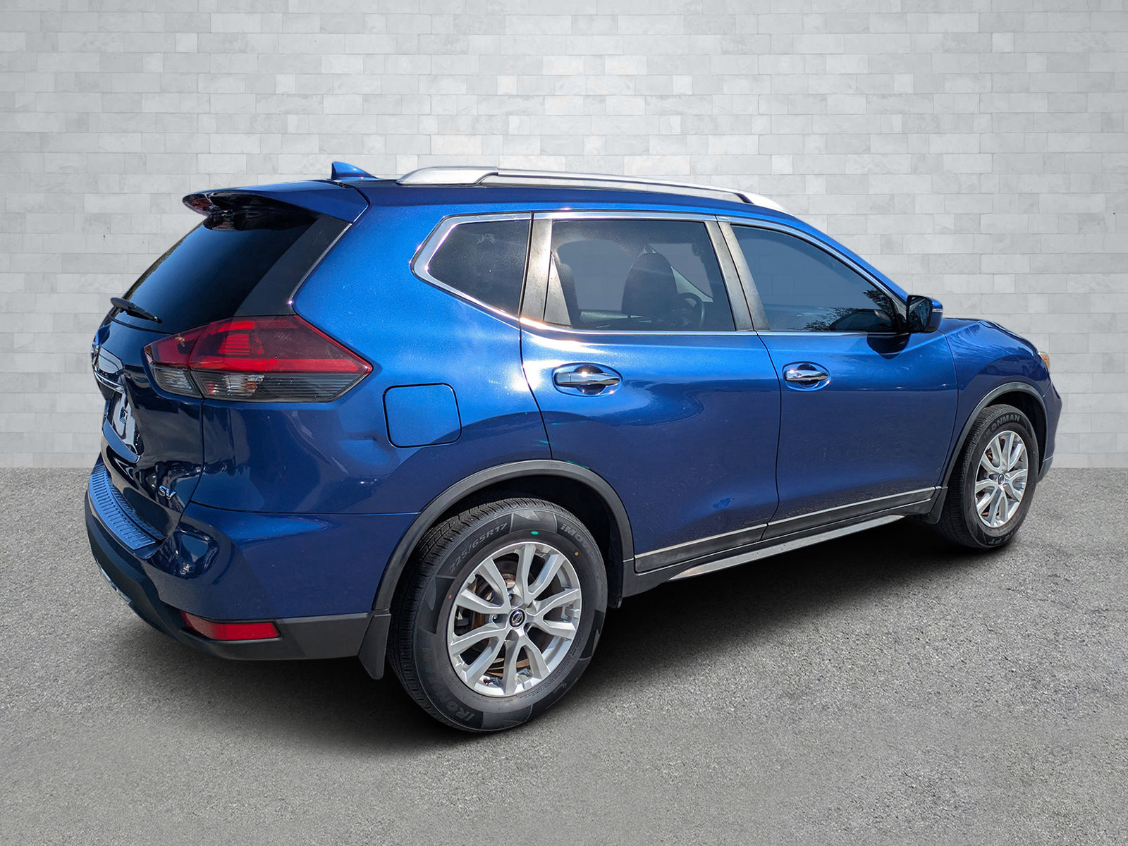 Used 2018 Nissan Rogue SV image 5
