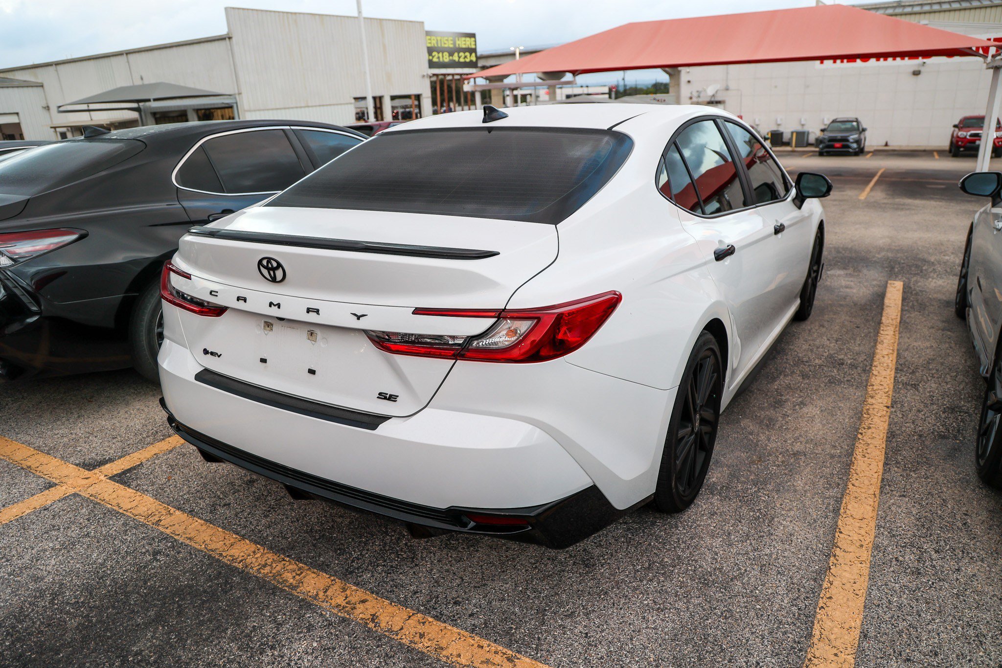 Used 2026 Toyota Camry Hybrid w/ Convenience Package FWD image 8