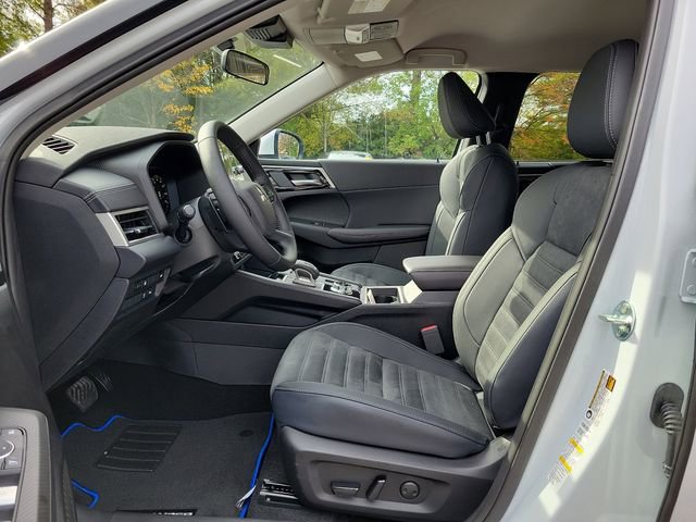 New 2025 Mitsubishi Outlander SE image 6