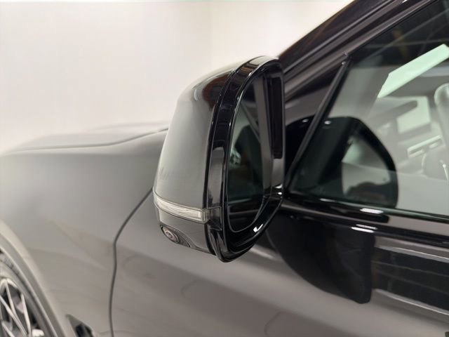 Certified 2023 BMW X4 xDrive30i w/ M Sport Package image 9