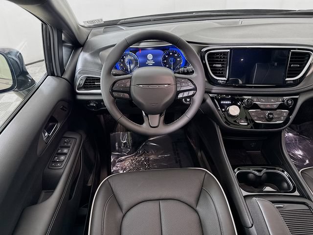 New 2027 Chrysler Pacifica Limited FWD image 24