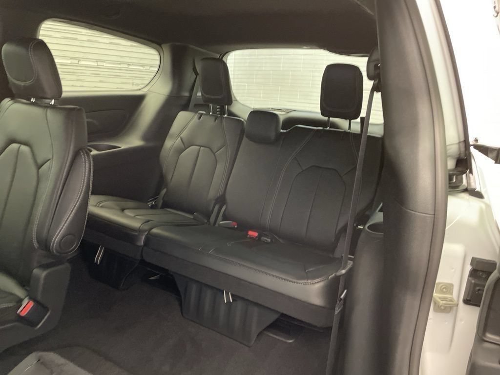 New 2026 Chrysler Pacifica Select FWD image 17