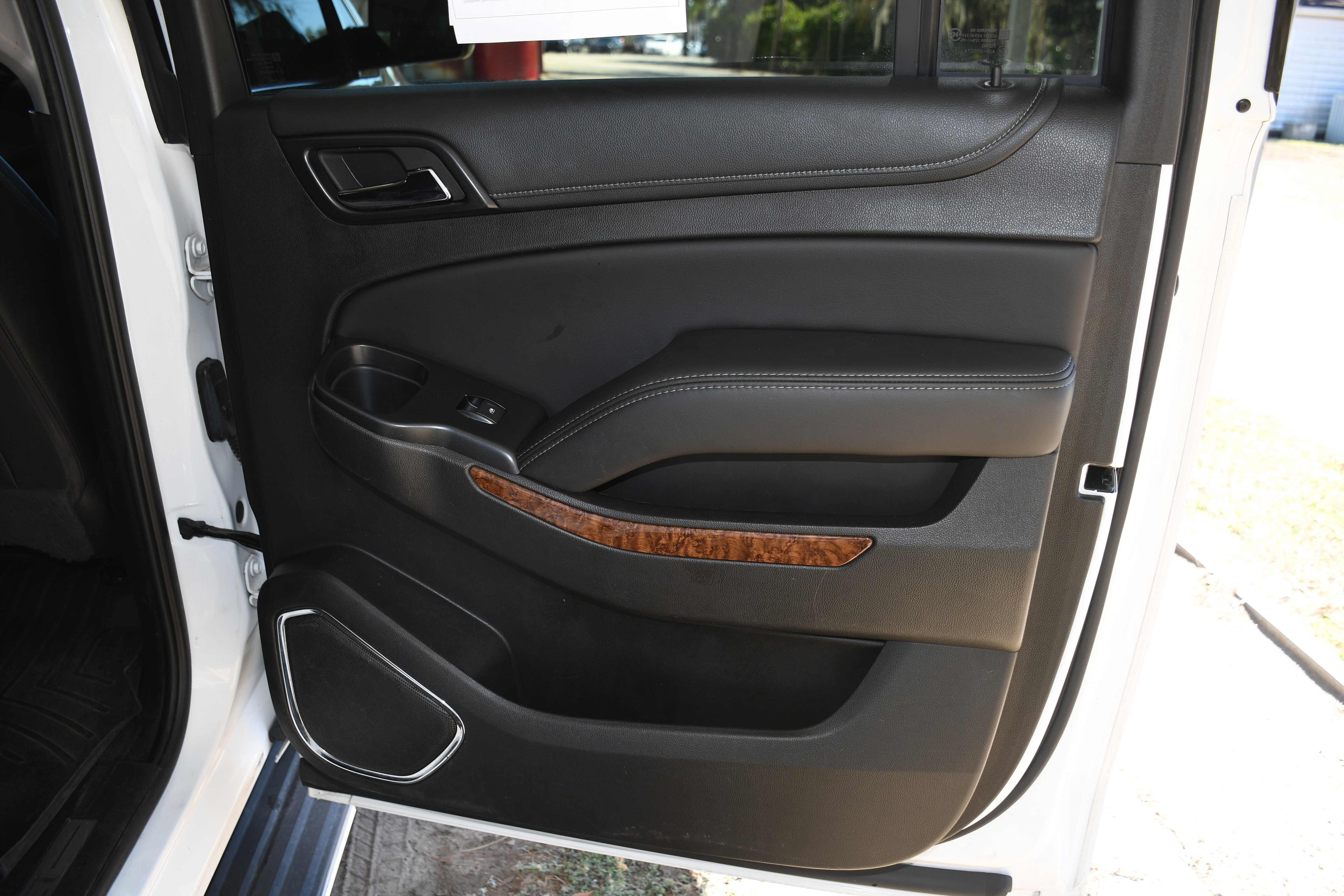 Used 2017 Chevrolet Suburban Premier image 22