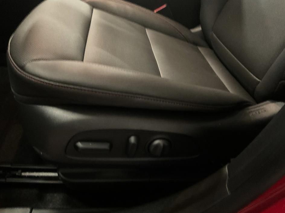Used 2026 Chevrolet Trax RS w/ Sunroof Package FWD image 15