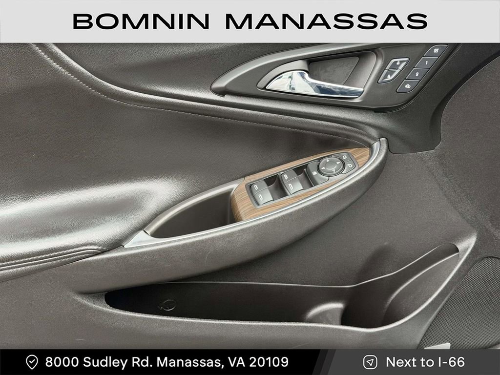 Used 2017 Chevrolet Malibu Premier image 18