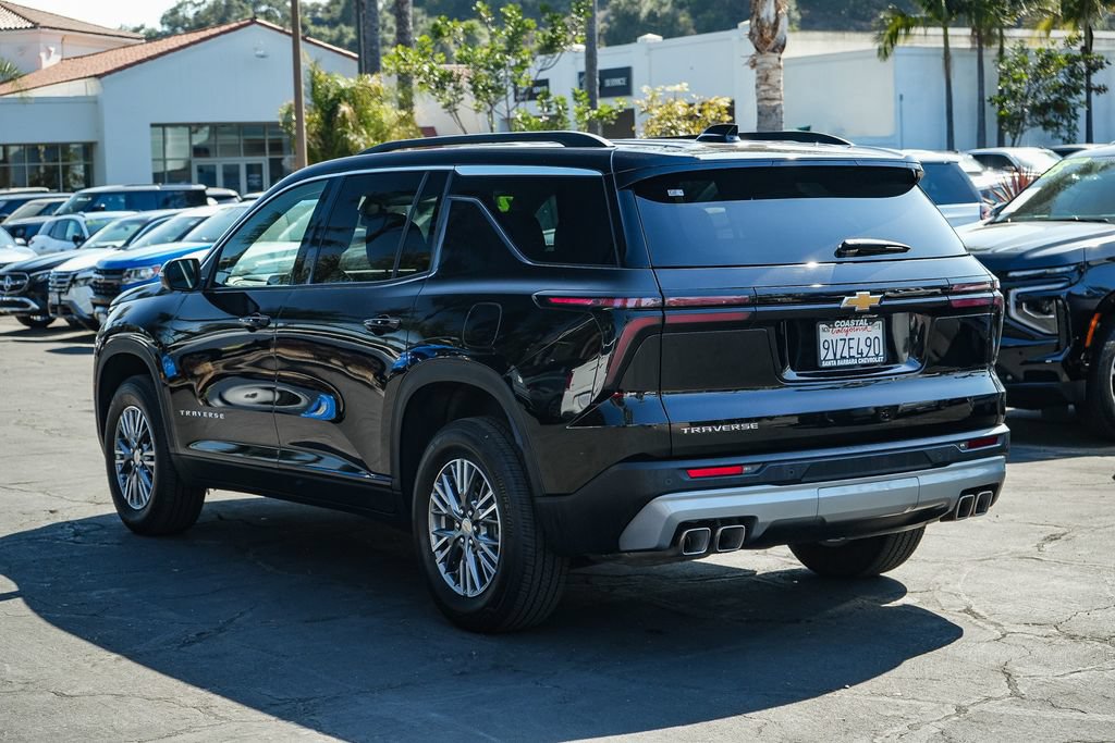 Used 2026 Chevrolet Traverse LT FWD image 4