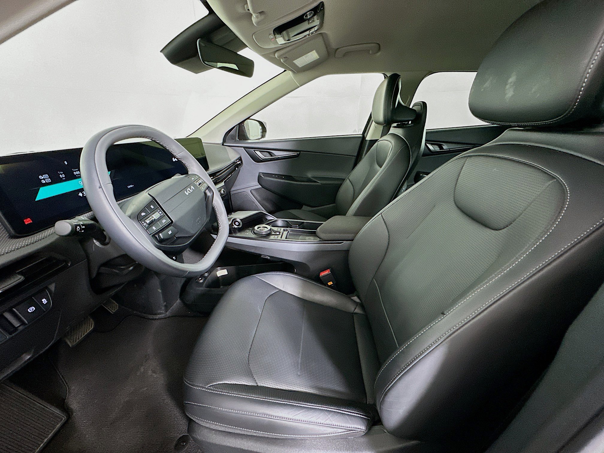 Used 2025 Kia EV6 Wind RWD image 13