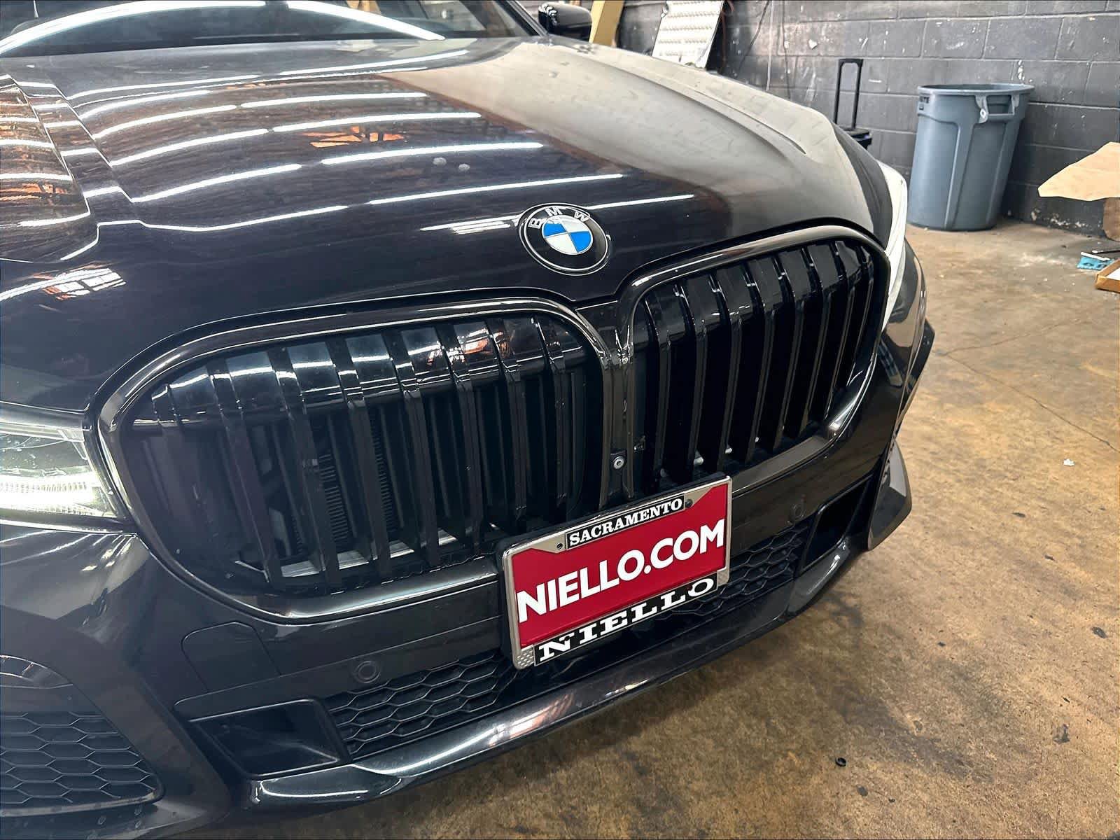 Used 2022 BMW 740i w/ M Sport Package RWD image 31