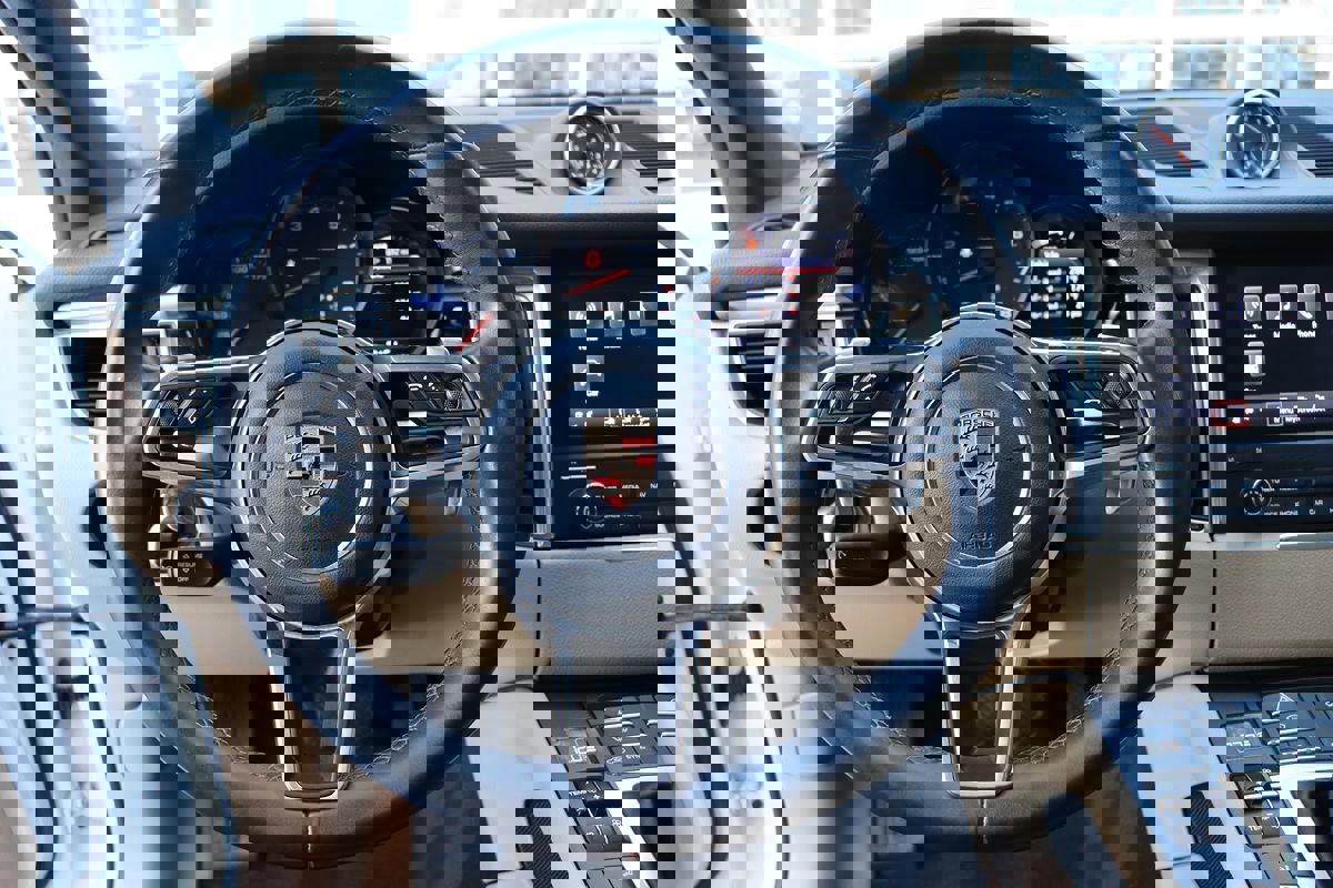 Used 2018 Porsche Macan image 14