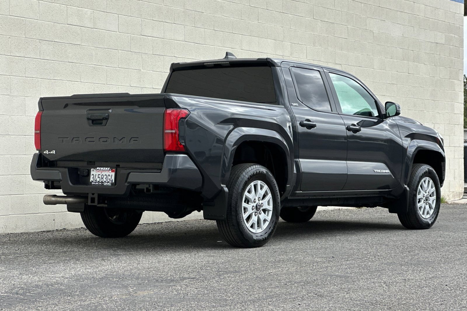 Used 2025 Toyota Tacoma SR5 AWD/4WD image 4