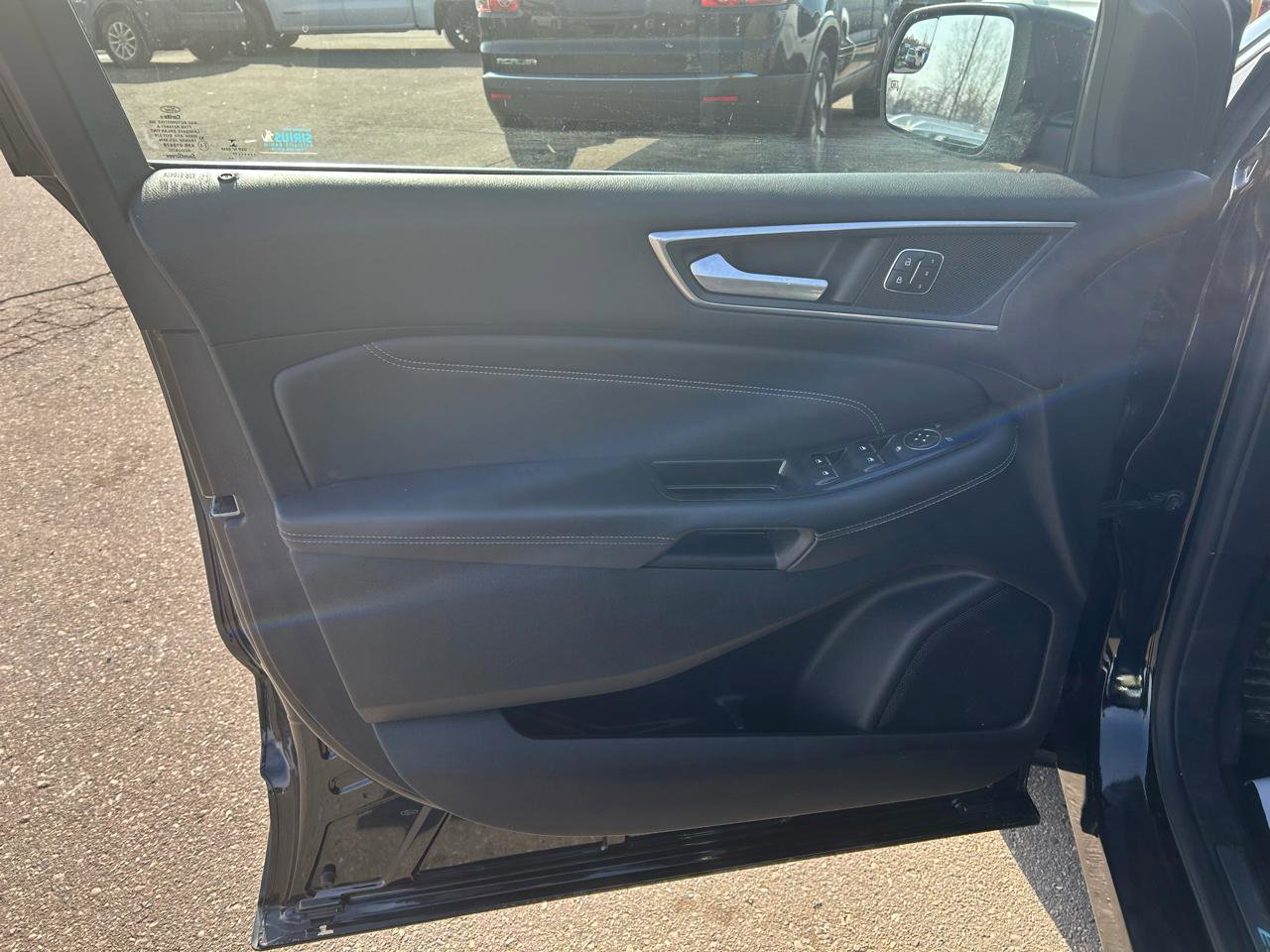 Used 2017 Ford Edge Titanium image 14