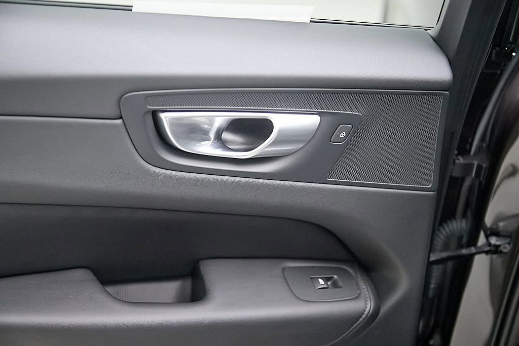 Certified 2023 Volvo XC60 B5 Plus w/ Climate Package image 20