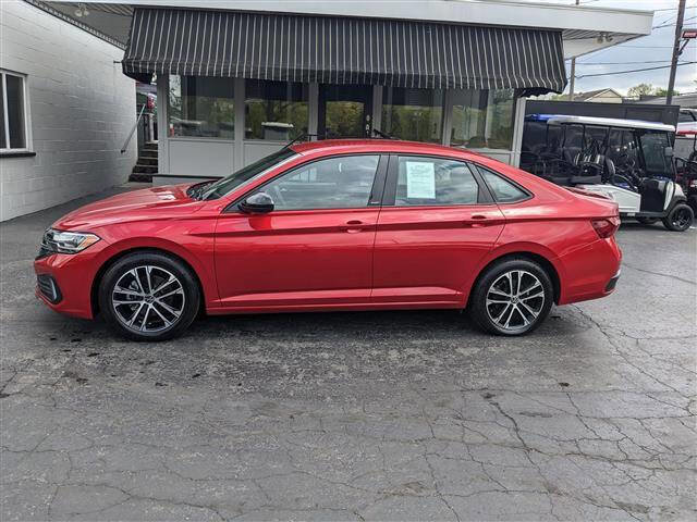 Used 2024 Volkswagen Jetta Sport image 2