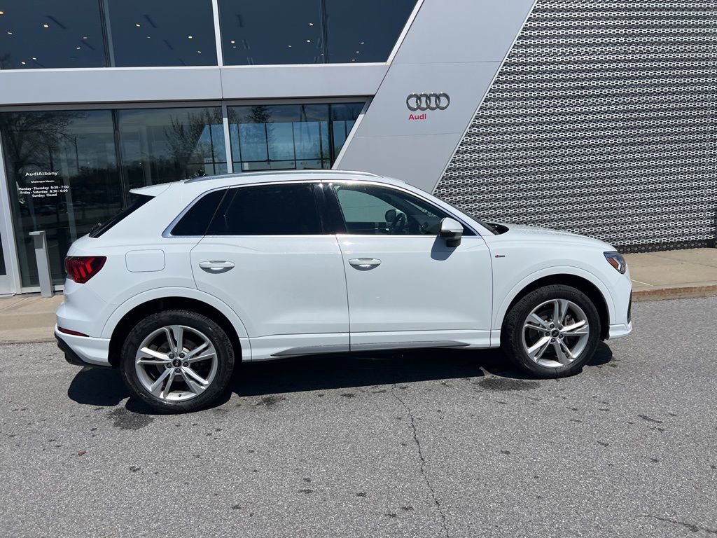 Used 2022 Audi Q3 2.0T Premium Plus image 17