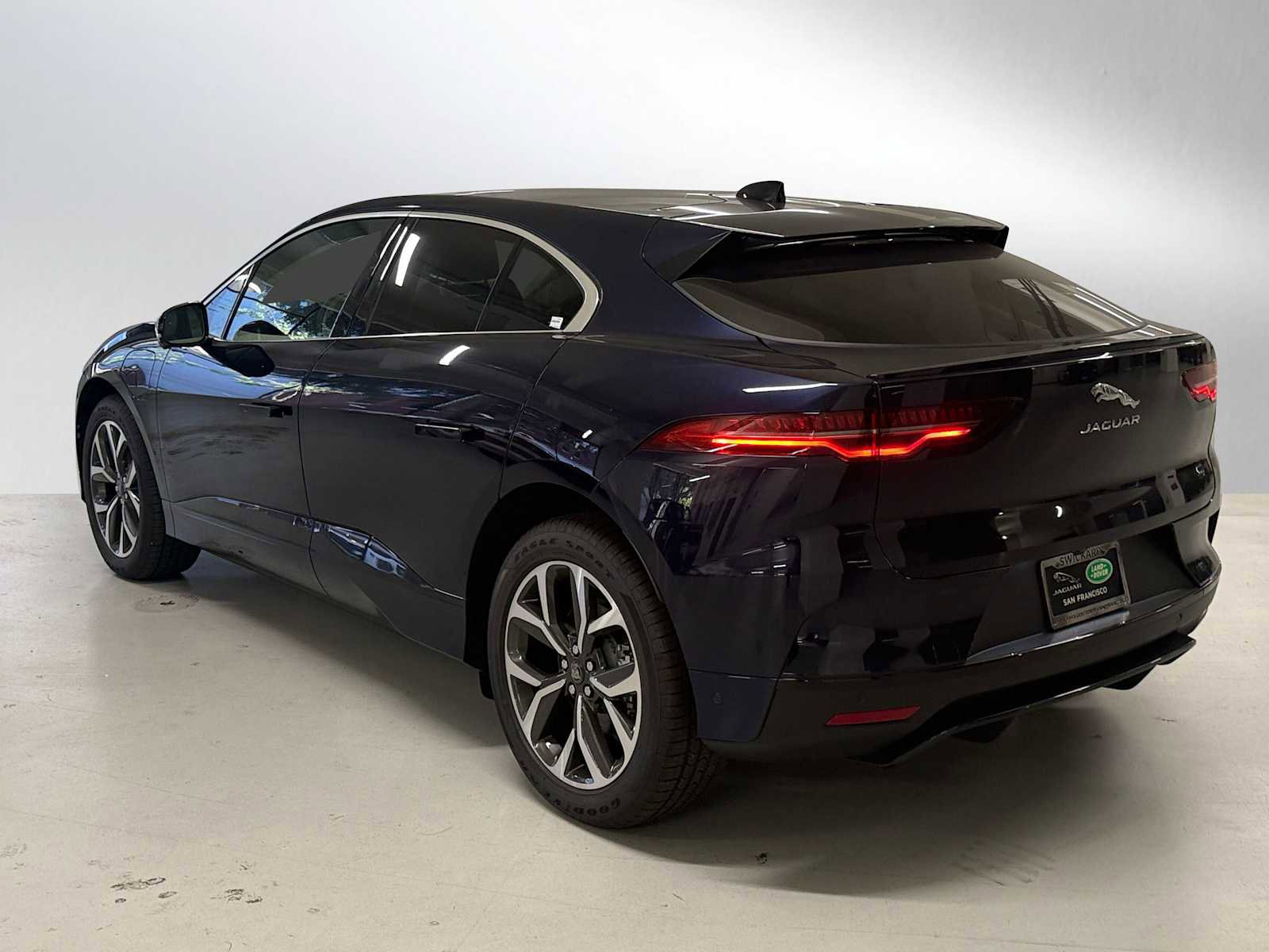 Used 2024 Jaguar I-PACE R-Dynamic HSE image 3
