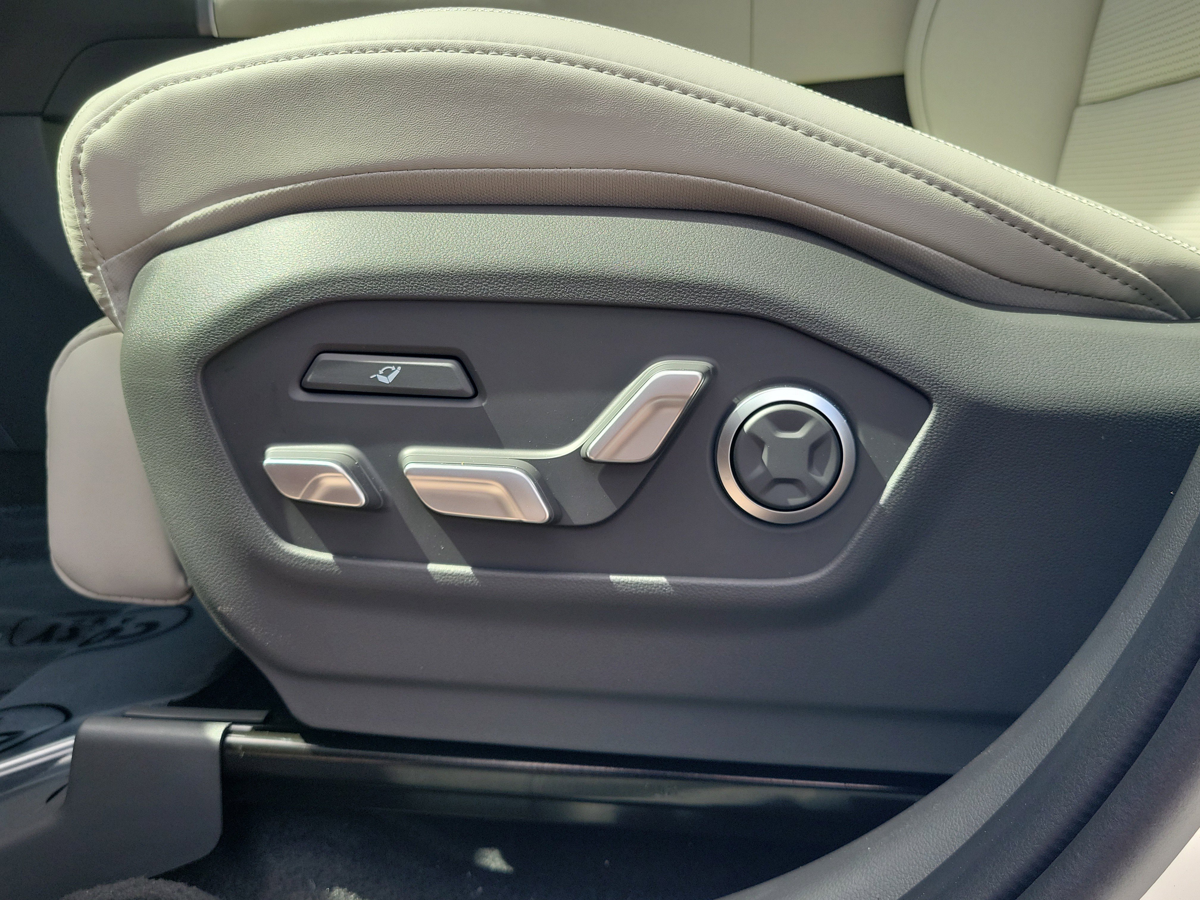 New 2026 Hyundai Santa Fe Calligraphy FWD image 15