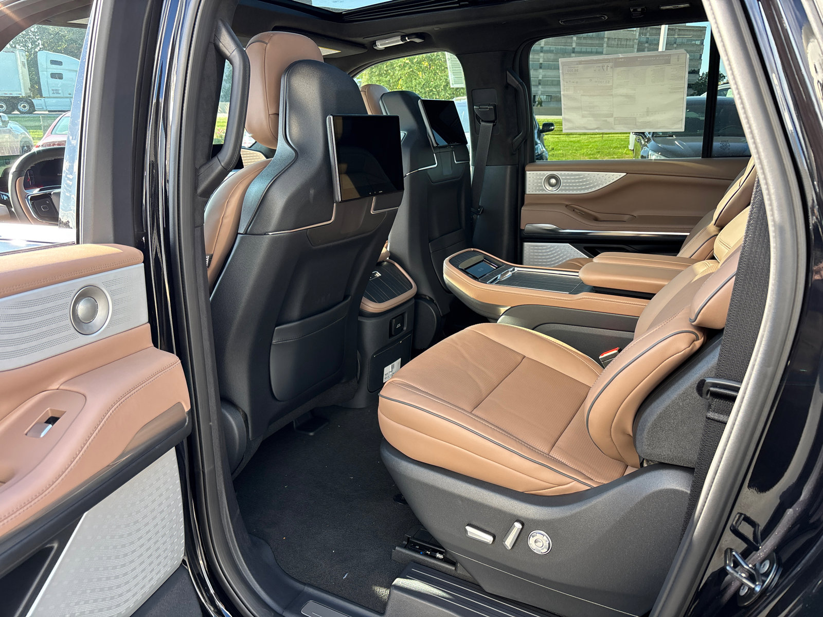 New 2025 Lincoln Navigator L Black Label image 28