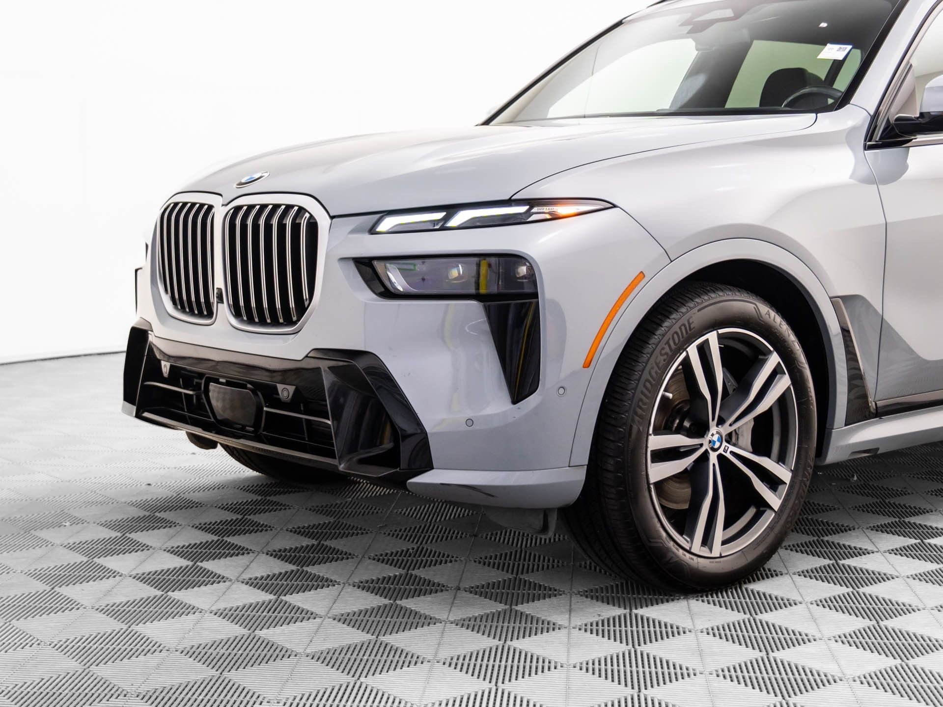 Used 2023 BMW X7 xDrive40i w/ M Sport Package image 41