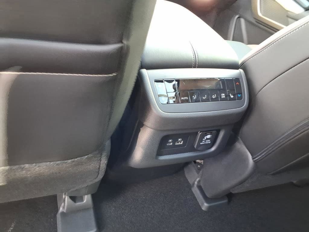 New 2025 Nissan Pathfinder Platinum w/ Black Appearance Package image 33