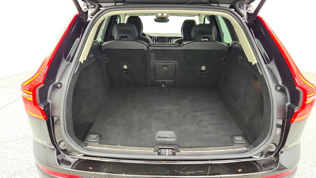 Used 2023 Volvo XC60 B5 Plus w/ Climate Package AWD/4WD image 22