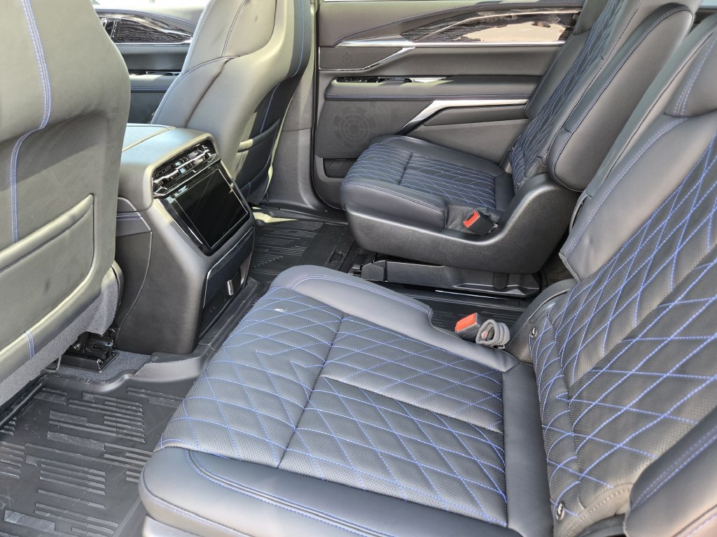 New 2026 Cadillac Escalade IQ Sport 1 w/ LPO, Floor Liner Package AWD/4WD image 17
