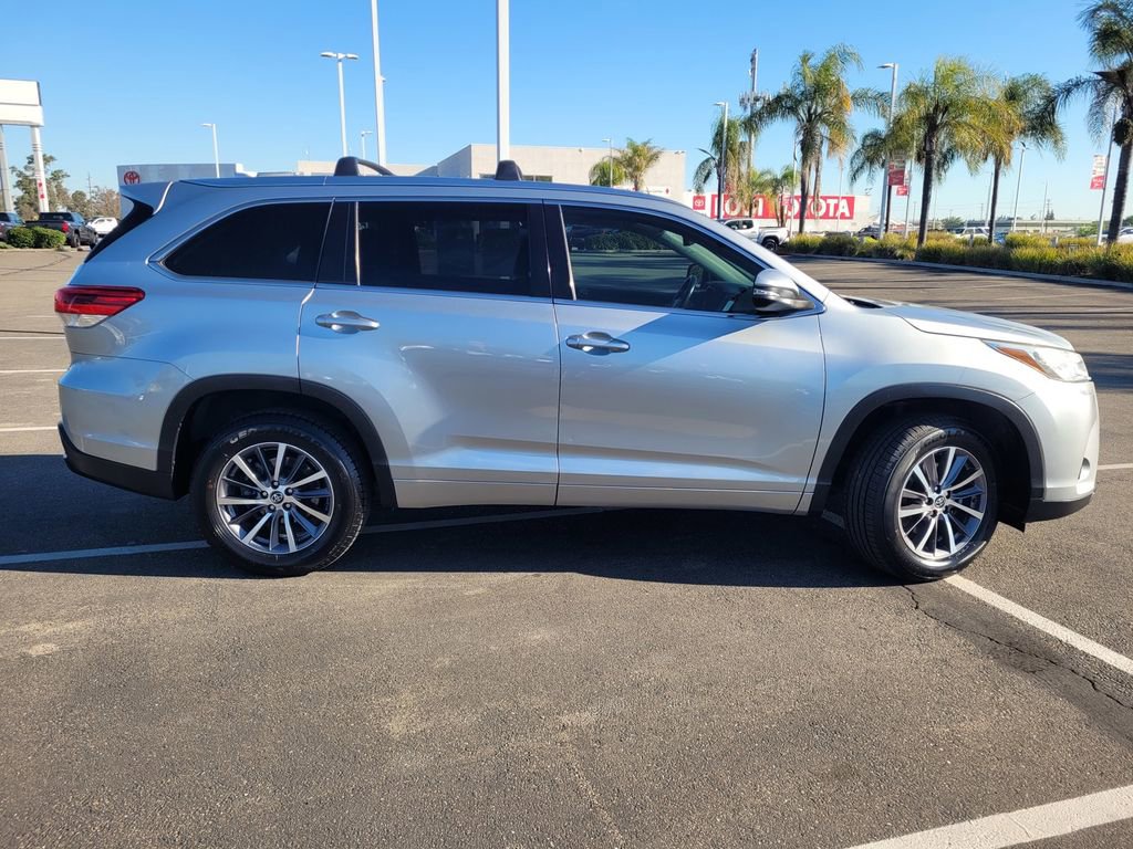 Used 2018 Toyota Highlander XLE image 3
