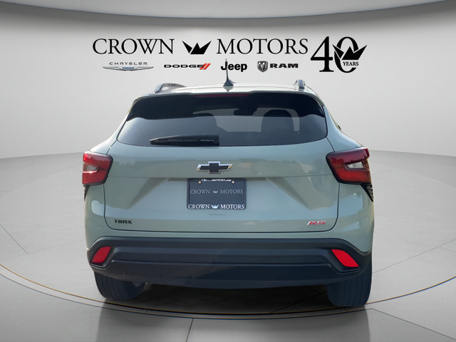 Used 2024 Chevrolet Trax RS w/ Sunroof Package FWD image 6