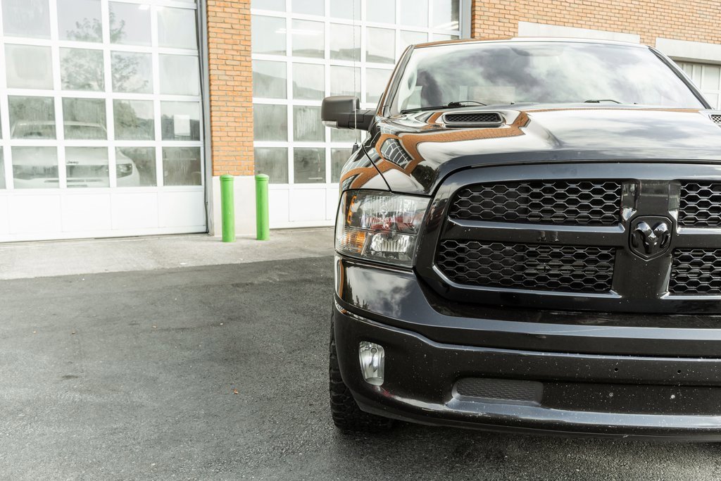 Used 2019 RAM 1500 Classic SLT w/ Black Appearance Group image 32