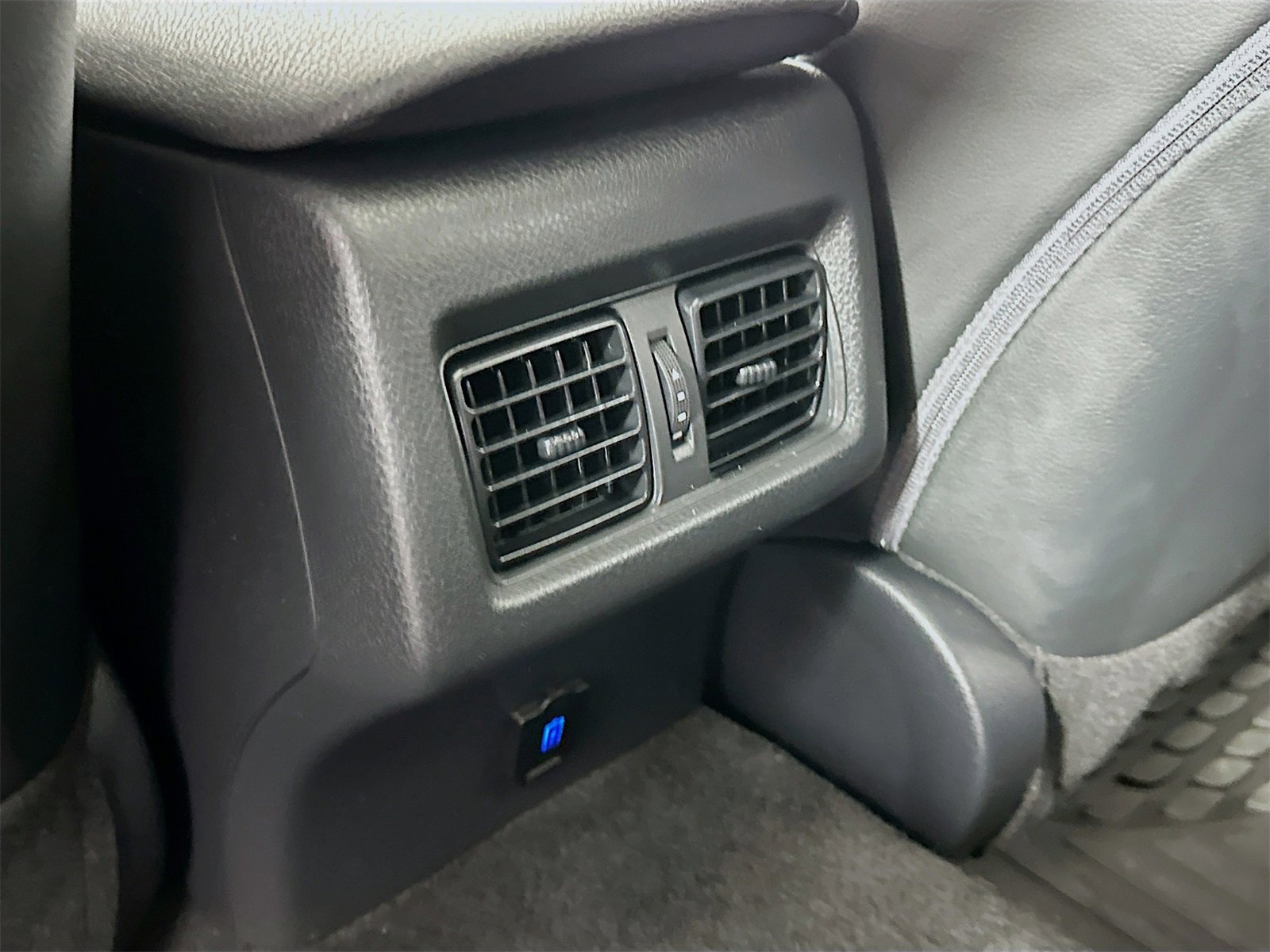 Used 2023 Toyota Camry XLE image 27