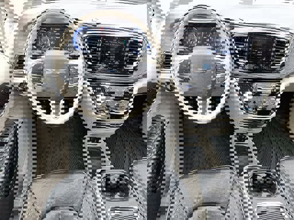 Used 2018 Chrysler Pacifica Limited image 11