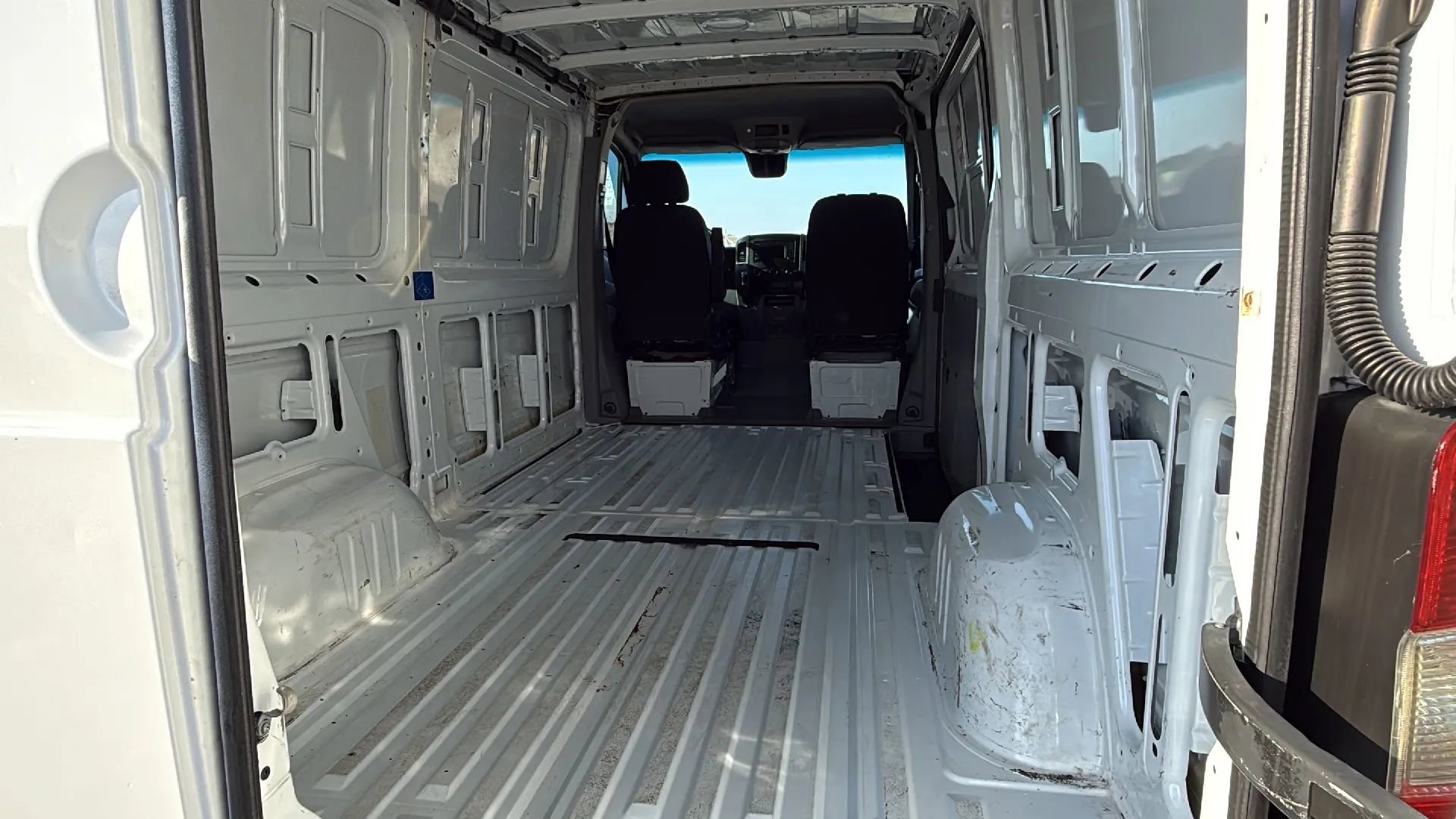 Used 2015 Mercedes-Benz Sprinter 2500 image 6