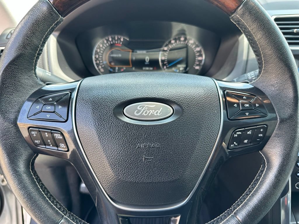 Used 2018 Ford Explorer Platinum AWD/4WD image 29