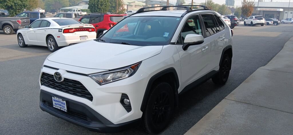 Used 2020 Toyota RAV4 XLE image 4