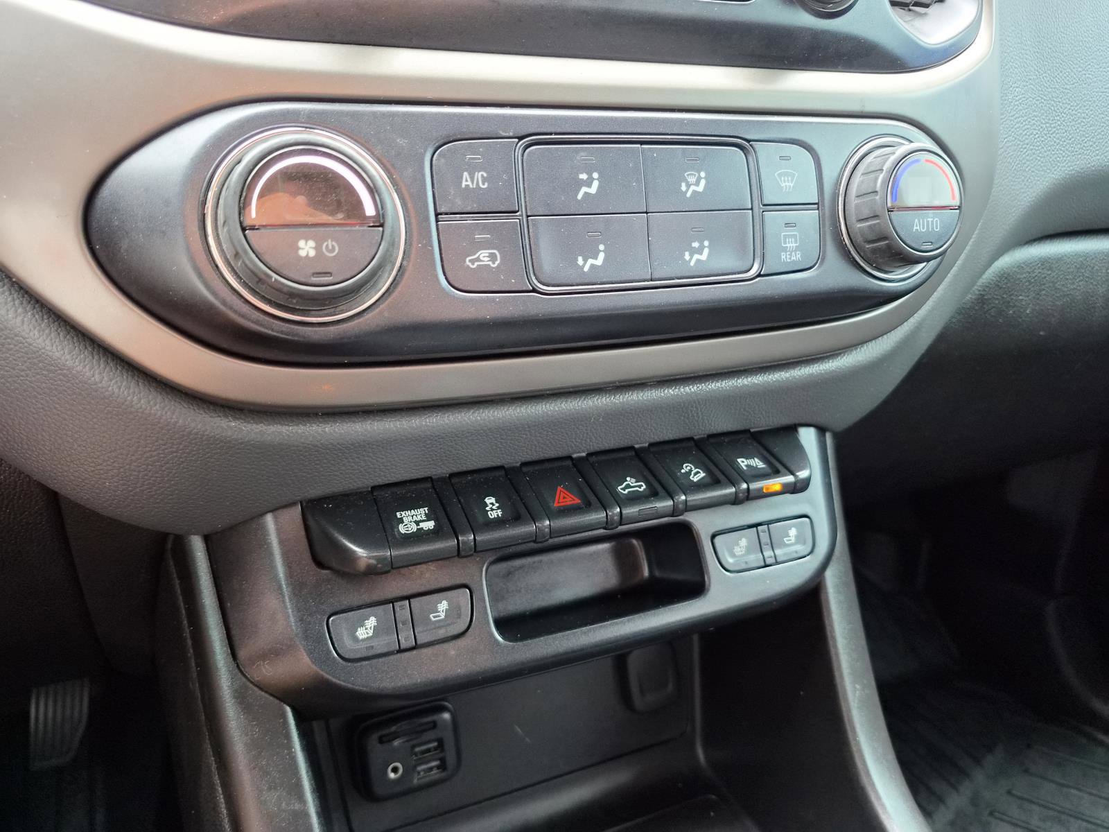 Used 2019 Chevrolet Colorado Z71 AWD/4WD image 23