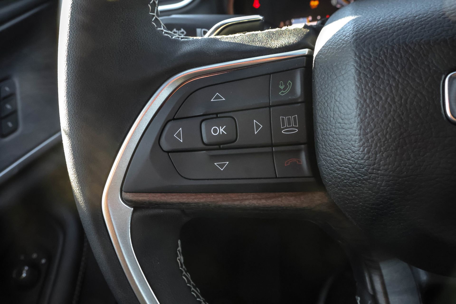 New 2025 Jeep Grand Cherokee L Limited w/ Trailer Tow Package image 26