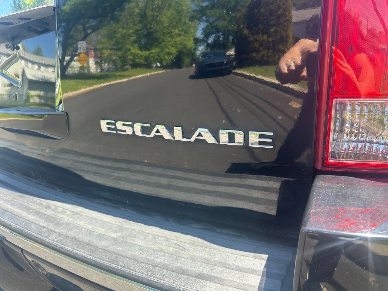 Used 2009 Cadillac Escalade AWD image 8