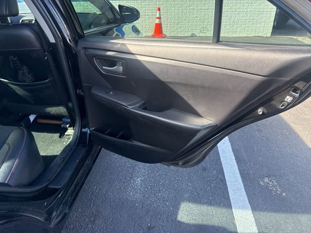 Used 2017 Toyota Camry SE image 10