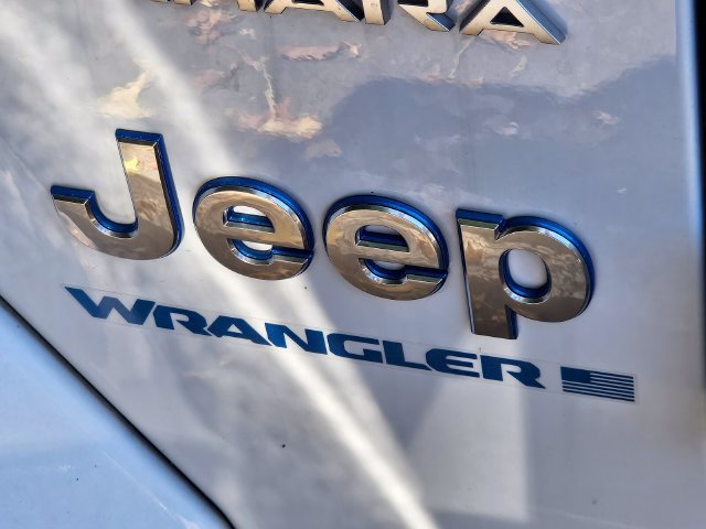 Used 2023 Jeep Wrangler Unlimited Sahara AWD/4WD image 14