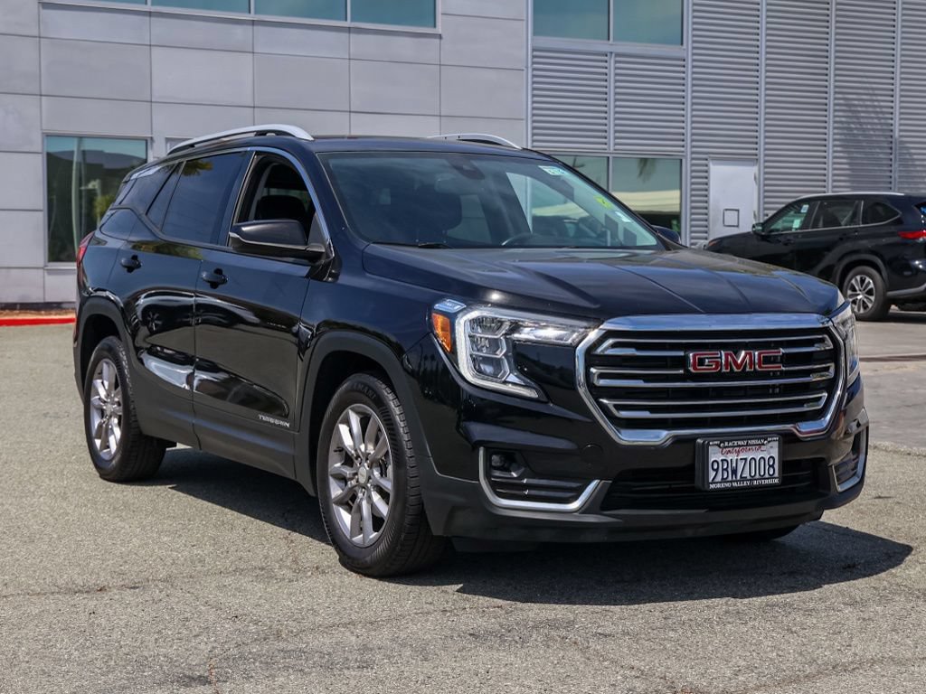 Used 2022 GMC Terrain SLT FWD image 2