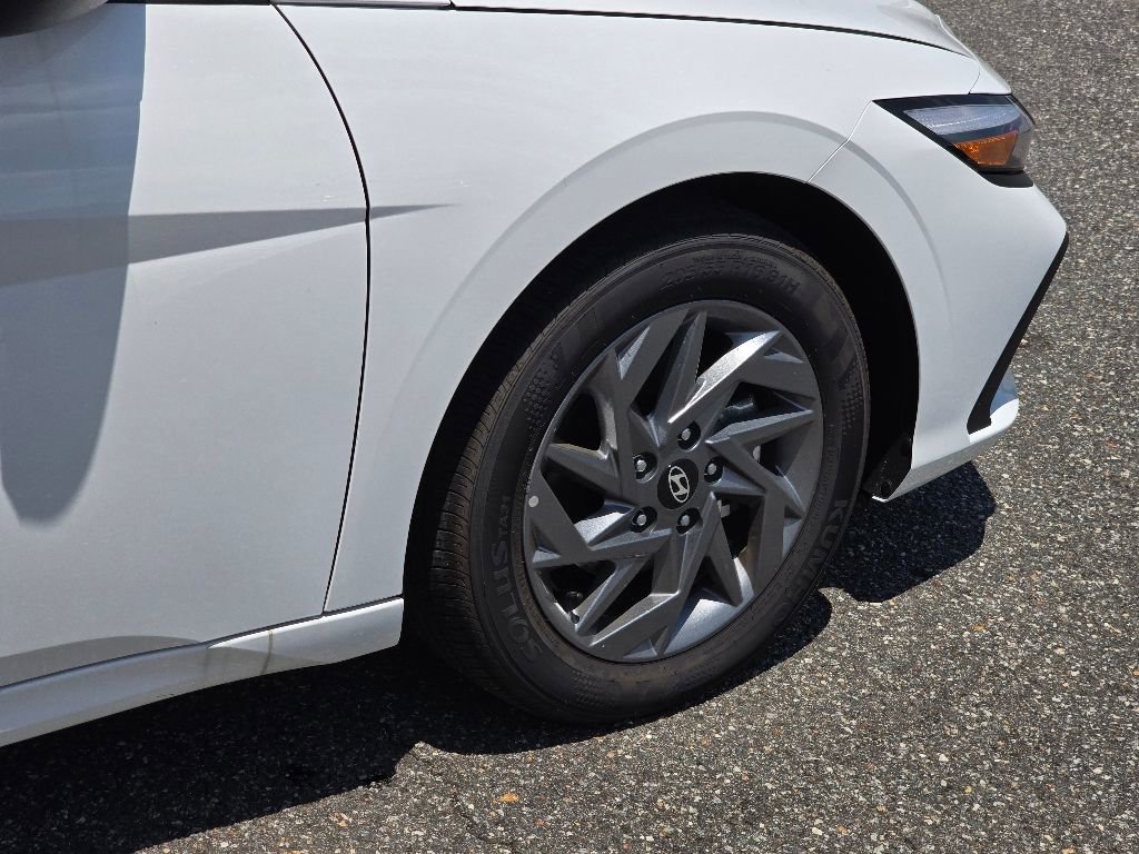 New 2025 Hyundai Elantra Blue image 27