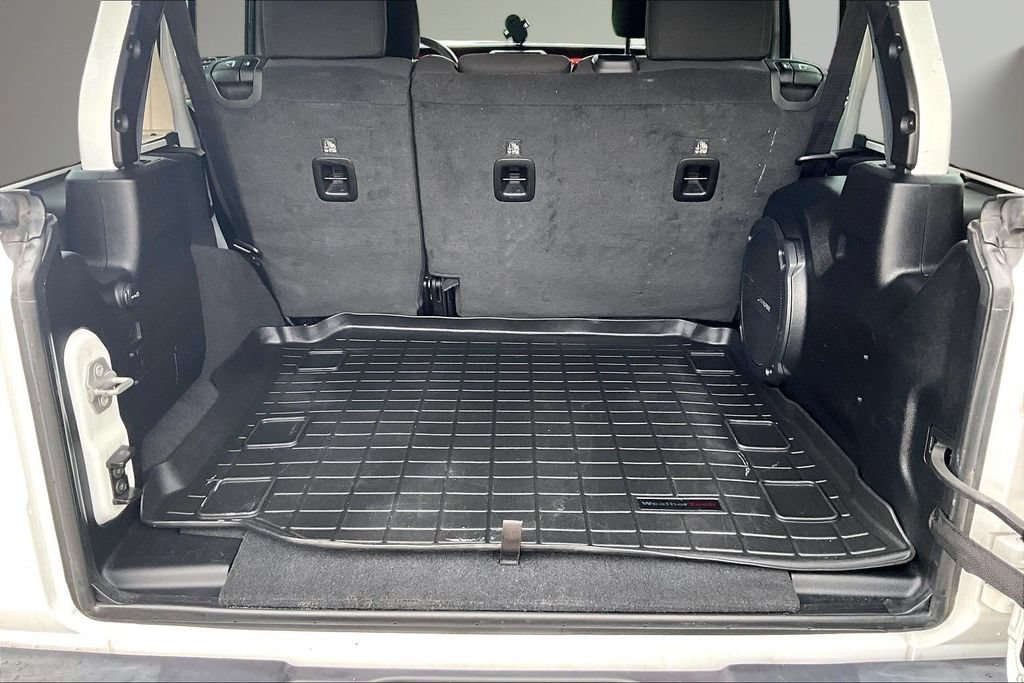 Used 2023 Jeep Wrangler Unlimited Rubicon AWD/4WD image 7