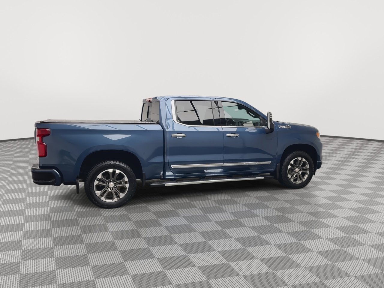 Certified 2024 Chevrolet Silverado 1500 High Country w/ Technology Package image 47