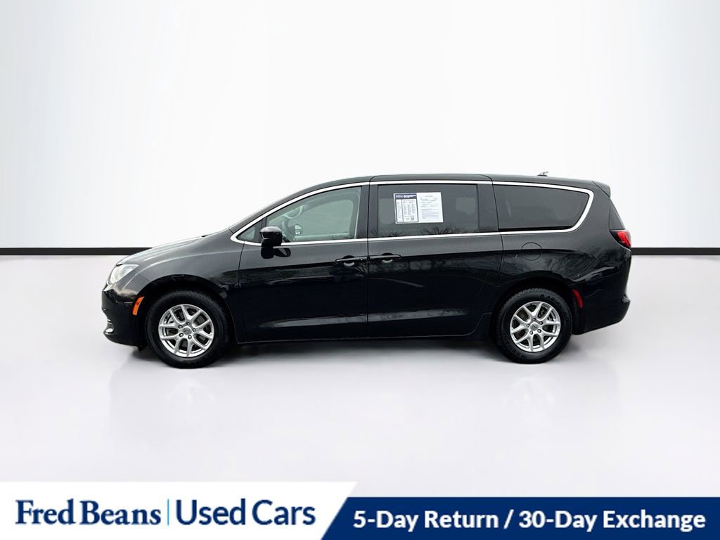 Used 2022 Chrysler Voyager LX image 4