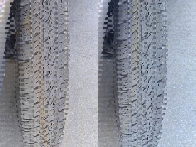 Used 2020 Jeep Grand Cherokee Laredo image 3