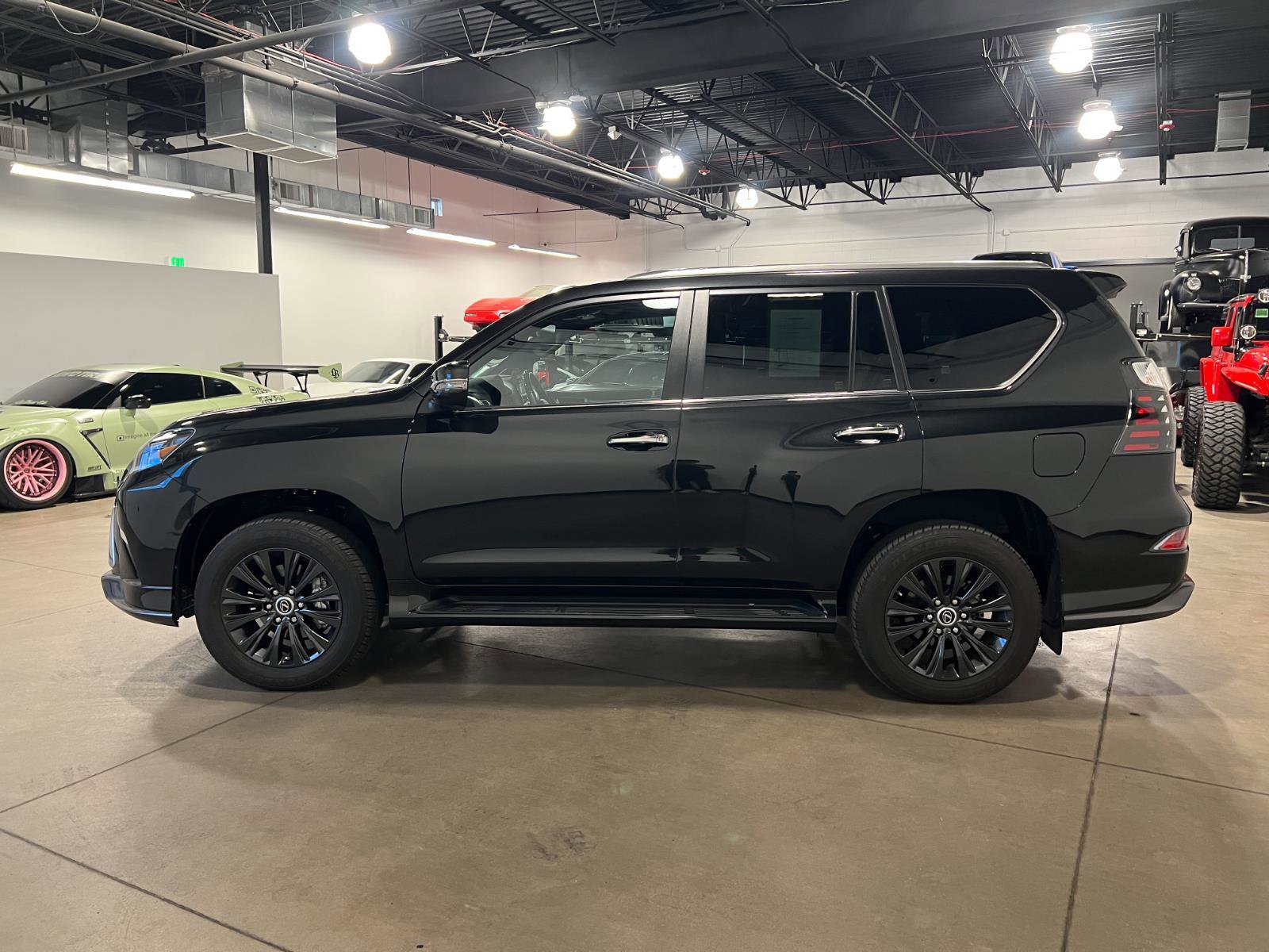 Used 2023 Lexus GX 460 Luxury w/ Sport Design Package AWD/4WD image 6