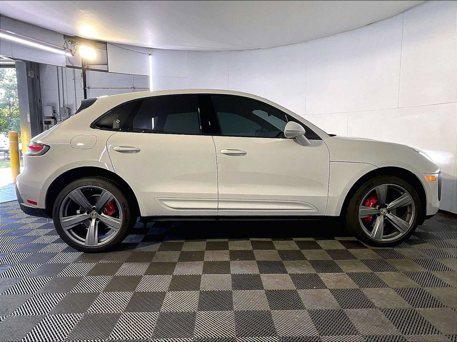 Certified 2023 Porsche Macan S AWD/4WD image 8