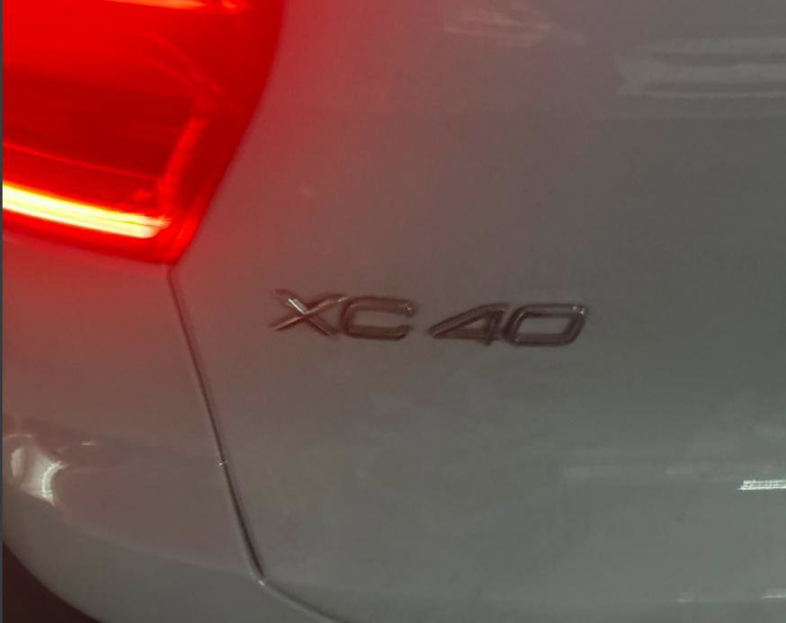 Used 2024 Volvo XC40 B5 Core AWD/4WD image 5