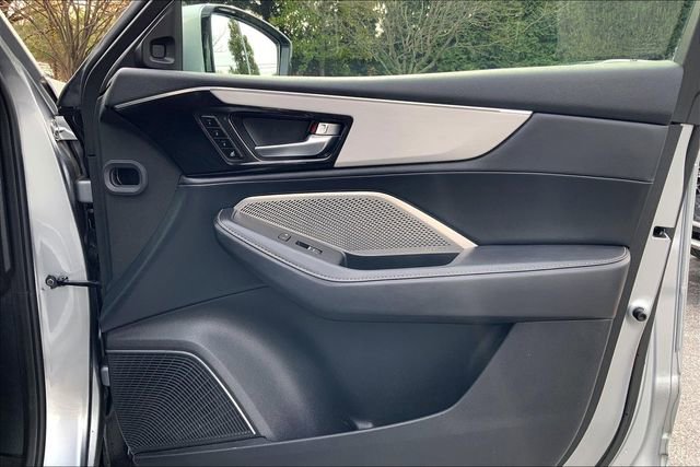 Used 2023 Acura MDX SH-AWD w/ Technology Package image 22